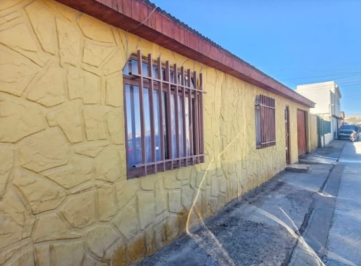 AMPLIA CASA EN VENTA EN AV. NUEVA ORIENTE, FRENTE AL MALL,  CALAMA!